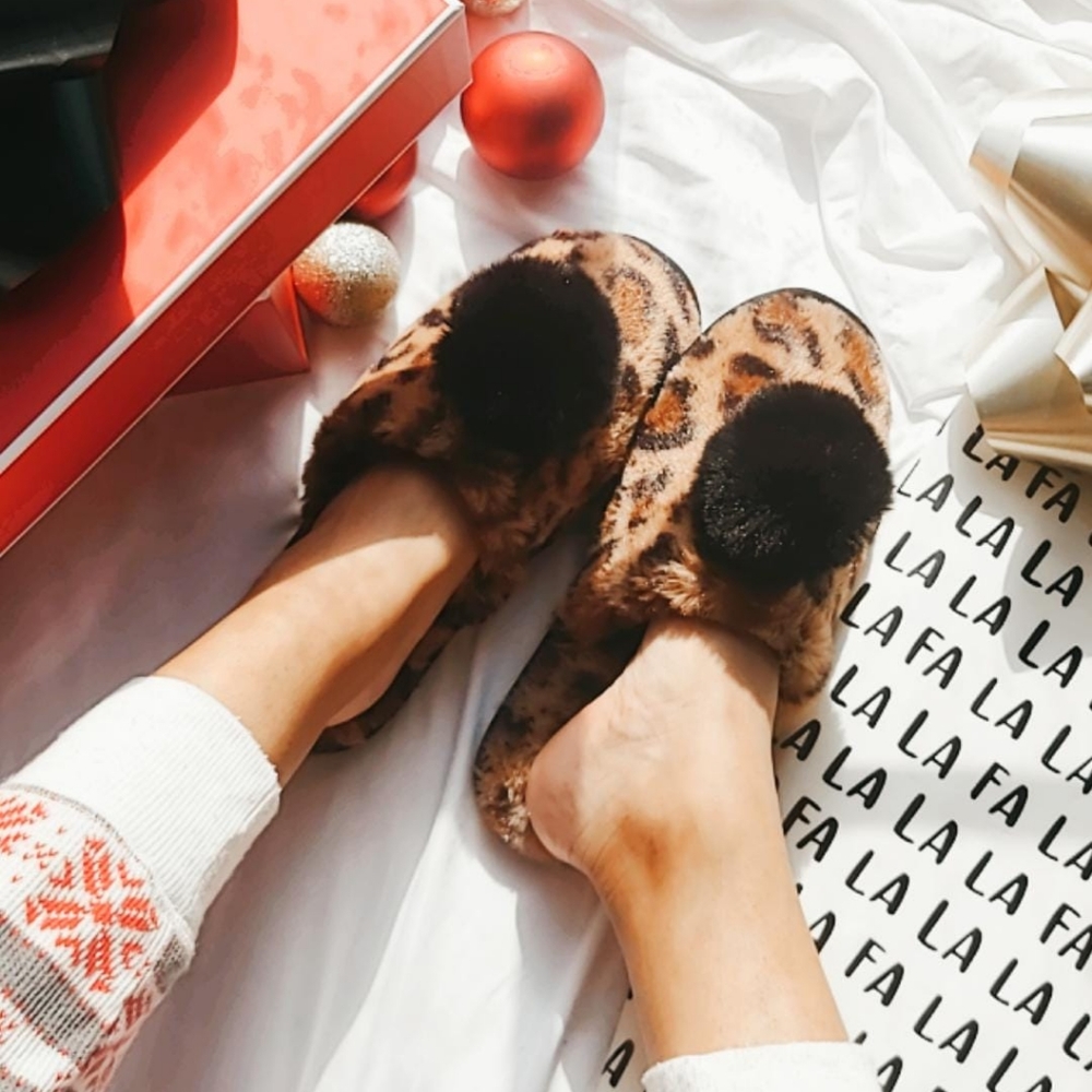 🆕️Holiday Collection//LEOPARD SLIPPERS - Picture 9 of 9